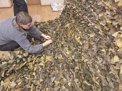 В Краснопартизанском районе продолжается работа по изготовлению маскировочных сетей