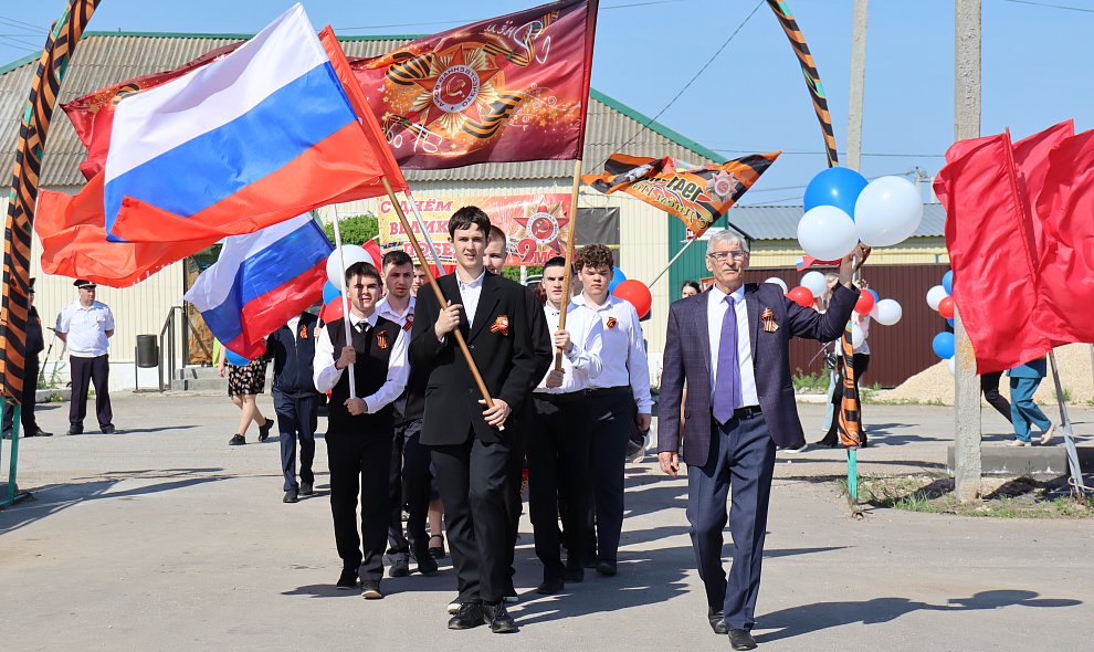 МЫ ПАМЯТЬ ПРОНЕСЕМ СКВОЗЬ ГОДЫ...