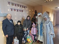 Елка желаний исполняет желания