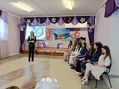 В ДШИ простились с выпускницами