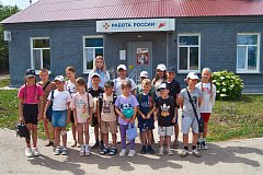 Дети из летнего лагеря побывали в Кадровом центре