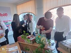 Участники молодежного движения "Движение первых"  приняли участие в акции "Своих не бросаем!"