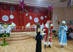 В школе поселка Горный состоялось новогоднее шоу «Старые фильмы о главном или новогодний переполох на телевидении»