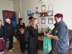 Школьники приняли участие в акции по сбору гумпомощи