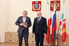 Лучшие работники местного самоуправления награждены грамотами