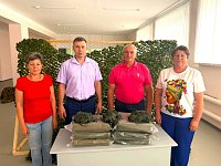 Начальник управления ветеринарии Правительства области Алексей Балалаев помог приобрести материал для плетения маскировочных сетей