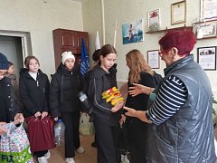 Школьники приняли участие в акции по сбору гумпомощи