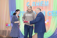 В районном Доме культуры прошел праздничный концерт, посвященный Дню многодетной семьи