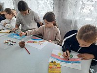 В Доме детского творчества прошел мастер-класс по рисованию ко Дню народного единства