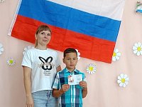 В преддверии Дня Государственного Флага в детском саду № 1 "Родничок" п. Горный состоялось вручение знака отличия ГТО