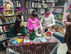 В Беленской библиотеке детям рассказали, как проходит празднование Нового года в других странах