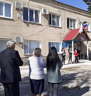 Культработники посетили избирательные участки с концертными номерами