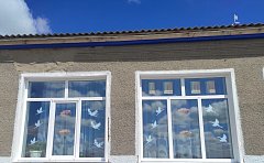 В Раздольном украсили окна ко Дню Победы