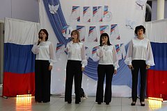 В Районном ДК прошел праздник ко Дню Государственного флага