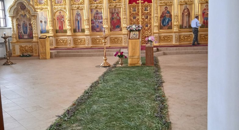 С Троицей! 