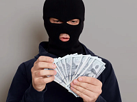 Мошенников можно распознать по конкретным формулировкам. Если вы слышите что-то из этих фраз или их вариации — немедленно прекращайте разговор: