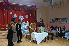 В школе поселка Горный состоялось новогоднее шоу «Старые фильмы о главном или новогодний переполох на телевидении»