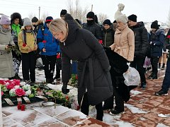 В преддверии Дня защитника Отечества краснопартизанцы возложили цветы к Обелиску воинам-землякам