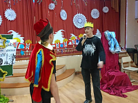 В школе поселка Горный состоялось новогоднее шоу «Старые фильмы о главном или новогодний переполох на телевидении»