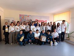 Участники молодежного движения "Движение первых"  приняли участие в акции "Своих не бросаем!"