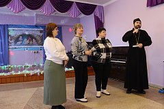 Союз женщин Краснопартизанского района передал настоятелю Храма отцу Александру деньги на строительство часовни