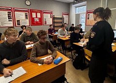 Саратовским школьникам рассказали, кто такие дропперы и как не оказаться вовлечёнными в мошенничество 