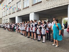 Звенит последний школьный звонок