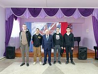 Достойно  служите, земляки!