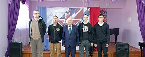 Достойно  служите, земляки!