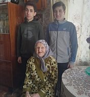 Волонтеры  помогают пожилым
