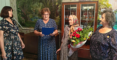 Золотой юбилей мудрости: в Римско-Корсаковке поздравили 90-летнюю именинницу
