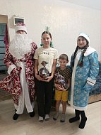 Волонтеры группы "За наших" дали старт новогодним поздравлениям