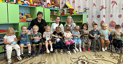 Волонтеры "За наших" устроили праздник для малышей в День защиты детей