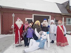 В с.Толстовка прошел парад Дедов Морозов
