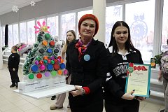 «Новогодняя штучка из мусорной кучки»