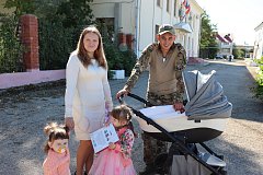 Участник СВО, придя в  отпуск, впервые увидел новорожденного сына и зарегистрировал свой брак с любимой