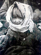 Ее улыбка спасла семью от расстрела. Но через год она услышала от тети страшный шепот: «Дышите глубже, детки, чтоб не мучиться»