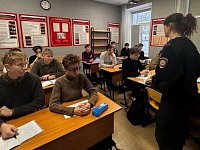 Саратовским школьникам рассказали, кто такие дропперы и как не оказаться вовлечёнными в мошенничество 