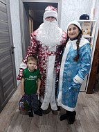 Волонтеры группы "За наших" дали старт новогодним поздравлениям