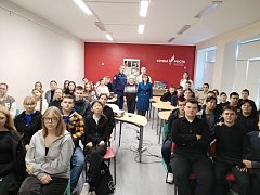 Для учеников школы п.Горный организовали  патриотический час "Гордись, Отчизна,славными сынами" 