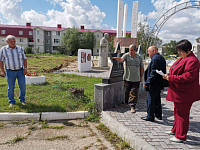 В рамках федерального проекта «Формирование комфортной городской среды» национального проекта «Жилье и городская среда» идет благоустройство тротуарной зоны центральной площади р.п. Горный