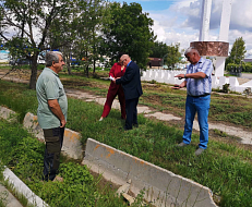 В рамках федерального проекта «Формирование комфортной городской среды» национального проекта «Жилье и городская среда» идет благоустройство тротуарной зоны центральной площади р.п. Горный 