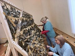 В Краснопартизанском районе продолжается работа по изготовлению маскировочных сетей