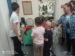 Малыши впервые побывали в музейной комнате