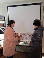 В читальном зале центральной библиотеки для читателей был проведен обзор литературы у книжной выставки «200 огненных дней»