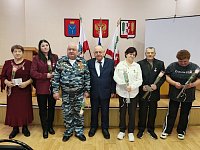 Родным героев спецоперации вручены Памятные знаки «Семье погибшего защитника Отечества»