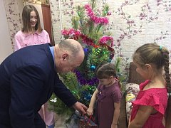 Елка желаний исполняет желания