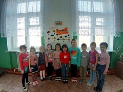 Подготовительная группа в д.с."Родничок" приготовила подарок любимым папам
