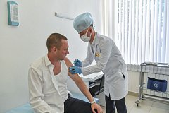 Роман Бусаргин ревакцинировался от коронавируса 