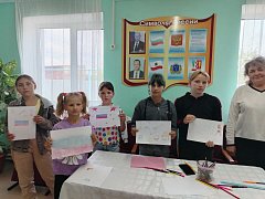 Дети рисовали рисунки о Родине-России